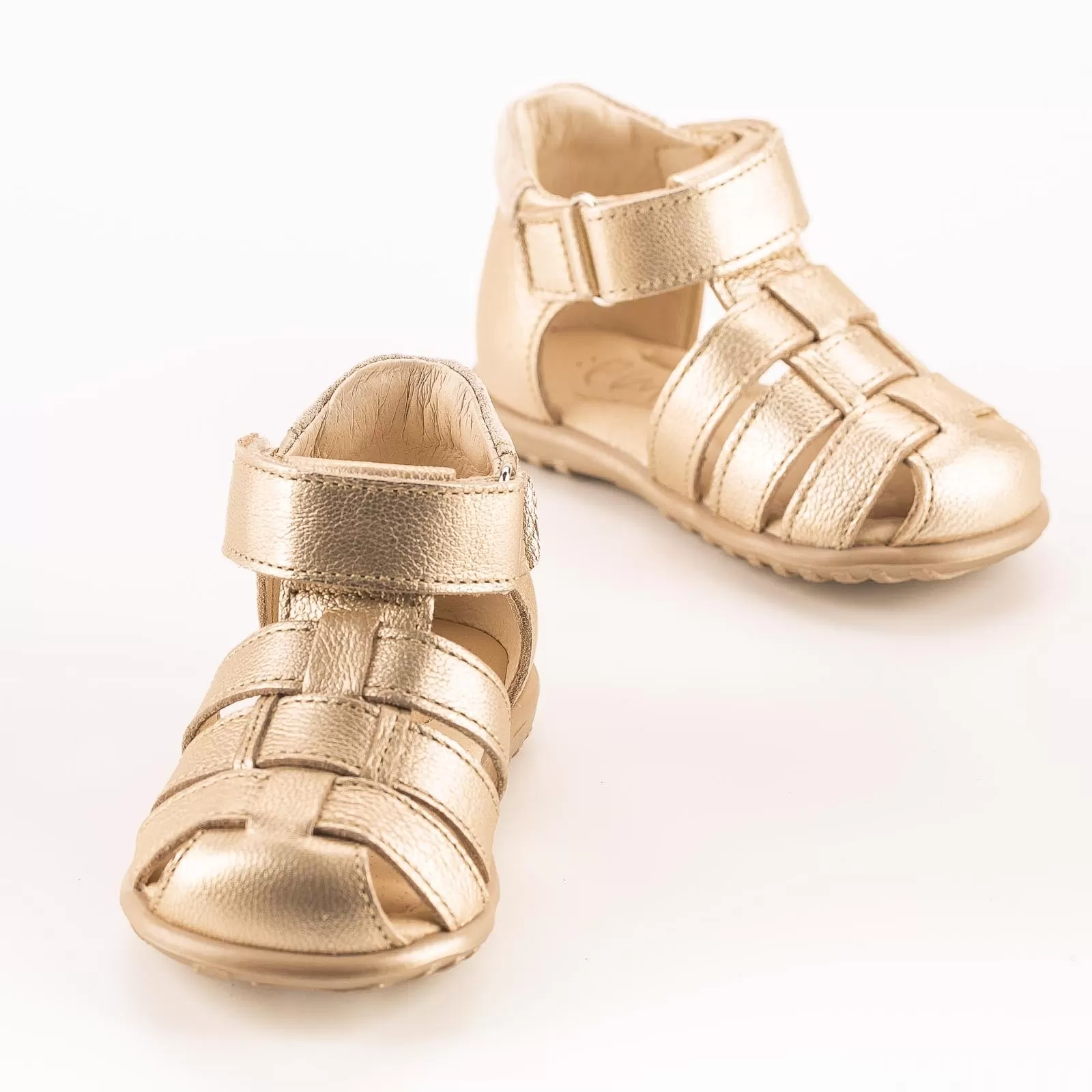 (1078-9) Emel Gold closed sandals