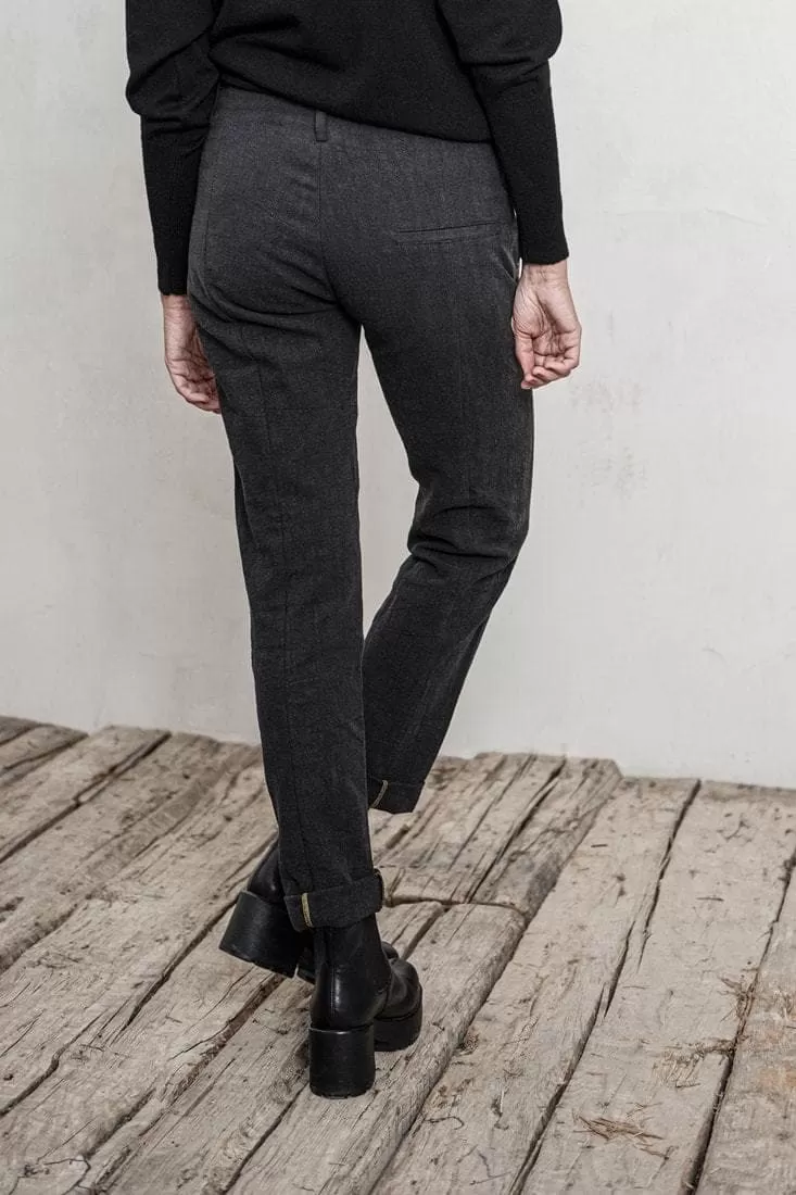 eigensinnig wien |  Didion | Slim Fit Damenhose aus Leinen in anthrazit