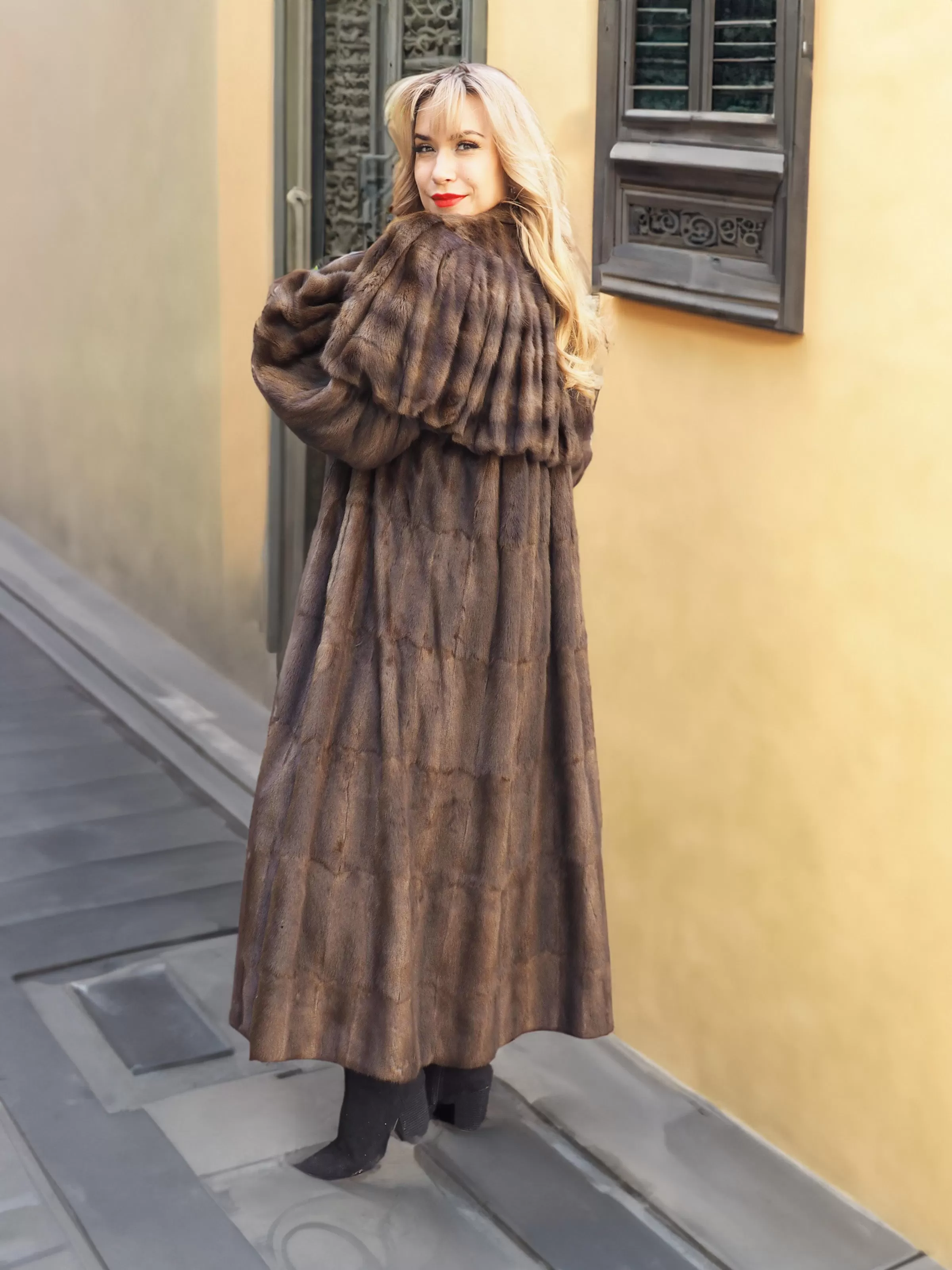 Luxurious Designer Russian Squirrel Fur Coat Coats By Giuliana Teso M/L 50 Long