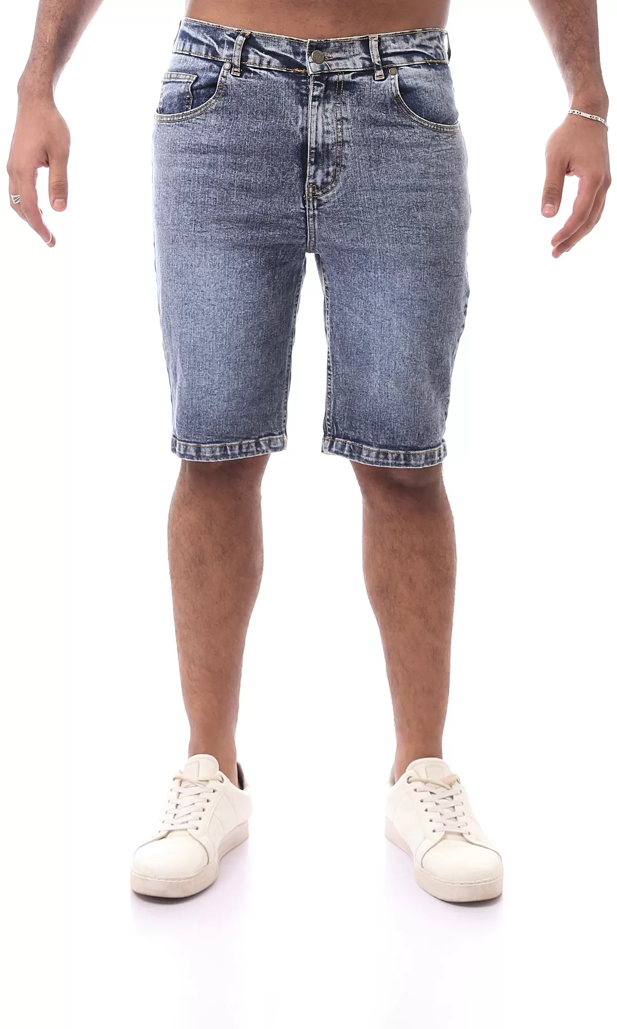 O165561 Men Shorts