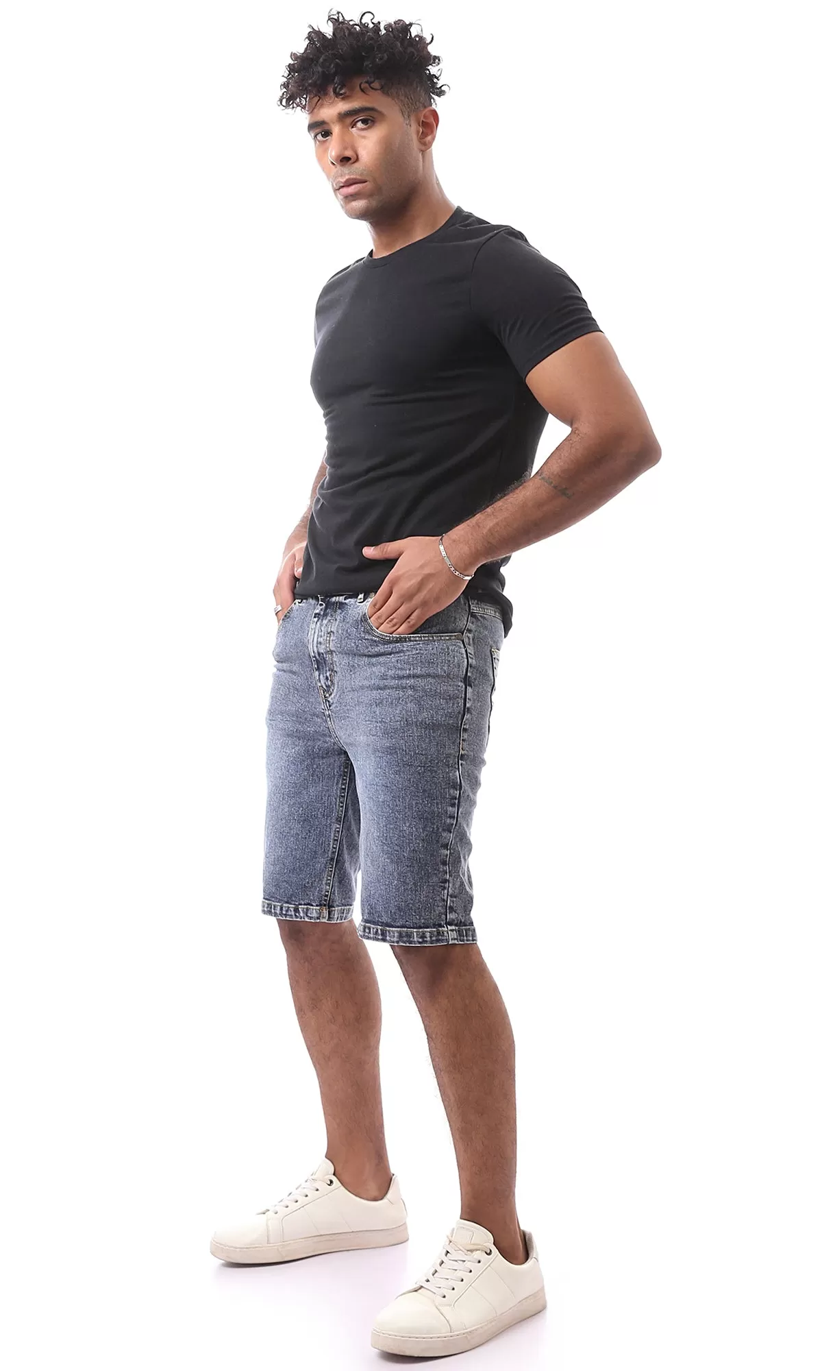 O165561 Men Shorts