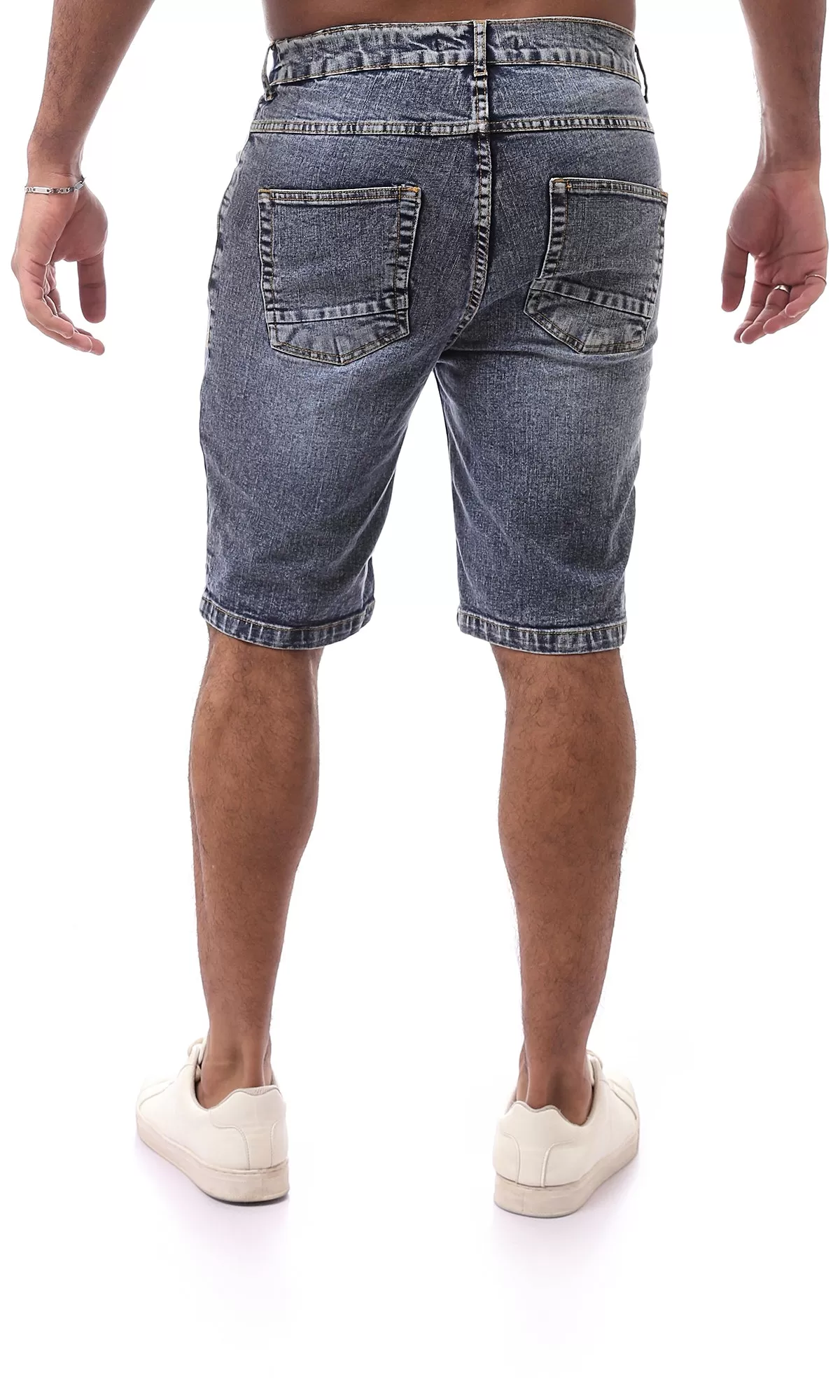 O165561 Men Shorts