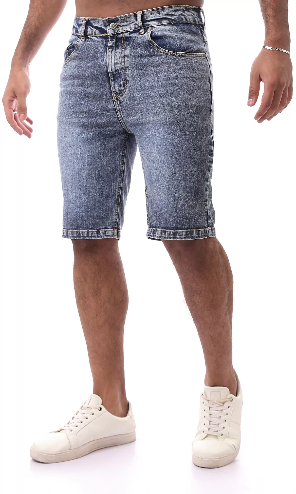 O165561 Men Shorts