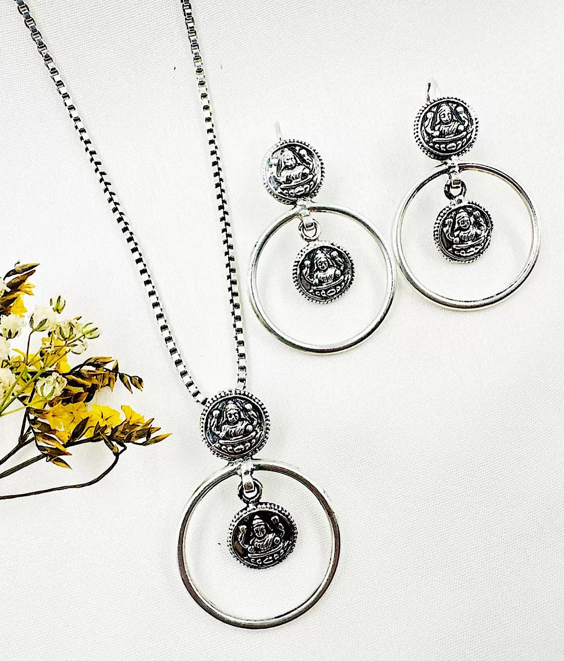 The Silver Lakshmi Pendant Set (Hook)